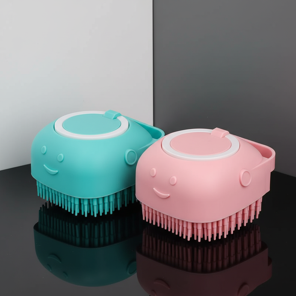 Escova pet turquesa e rosa sobre superfície refletora